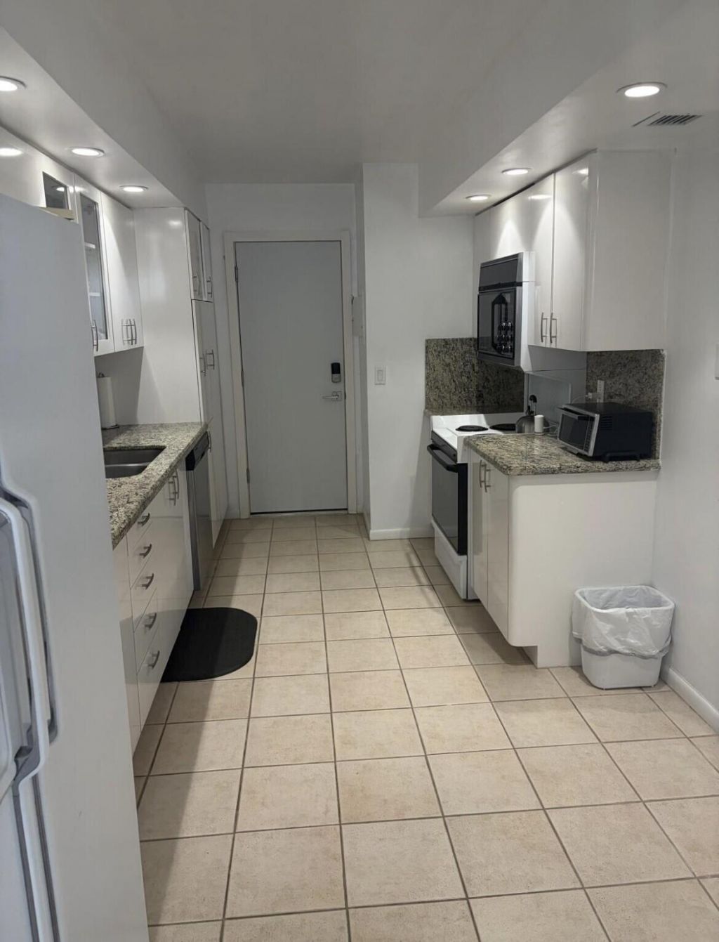 1880 S Ocean Drive, Unit 308, Hallandale Beach, FL 33009 Photo