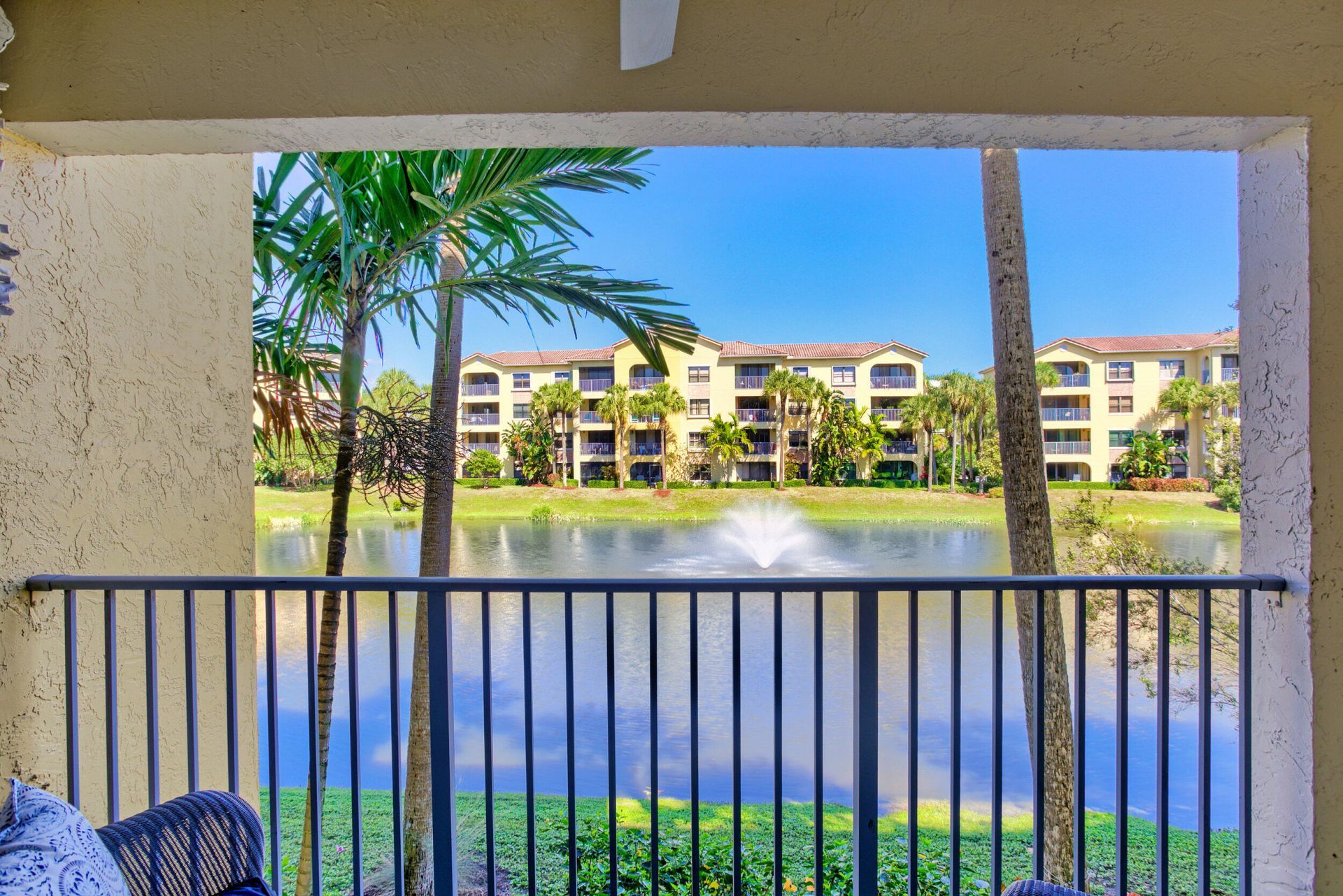400 Uno Lago Drive, Unit 204, Juno Beach, FL 33408 Photo