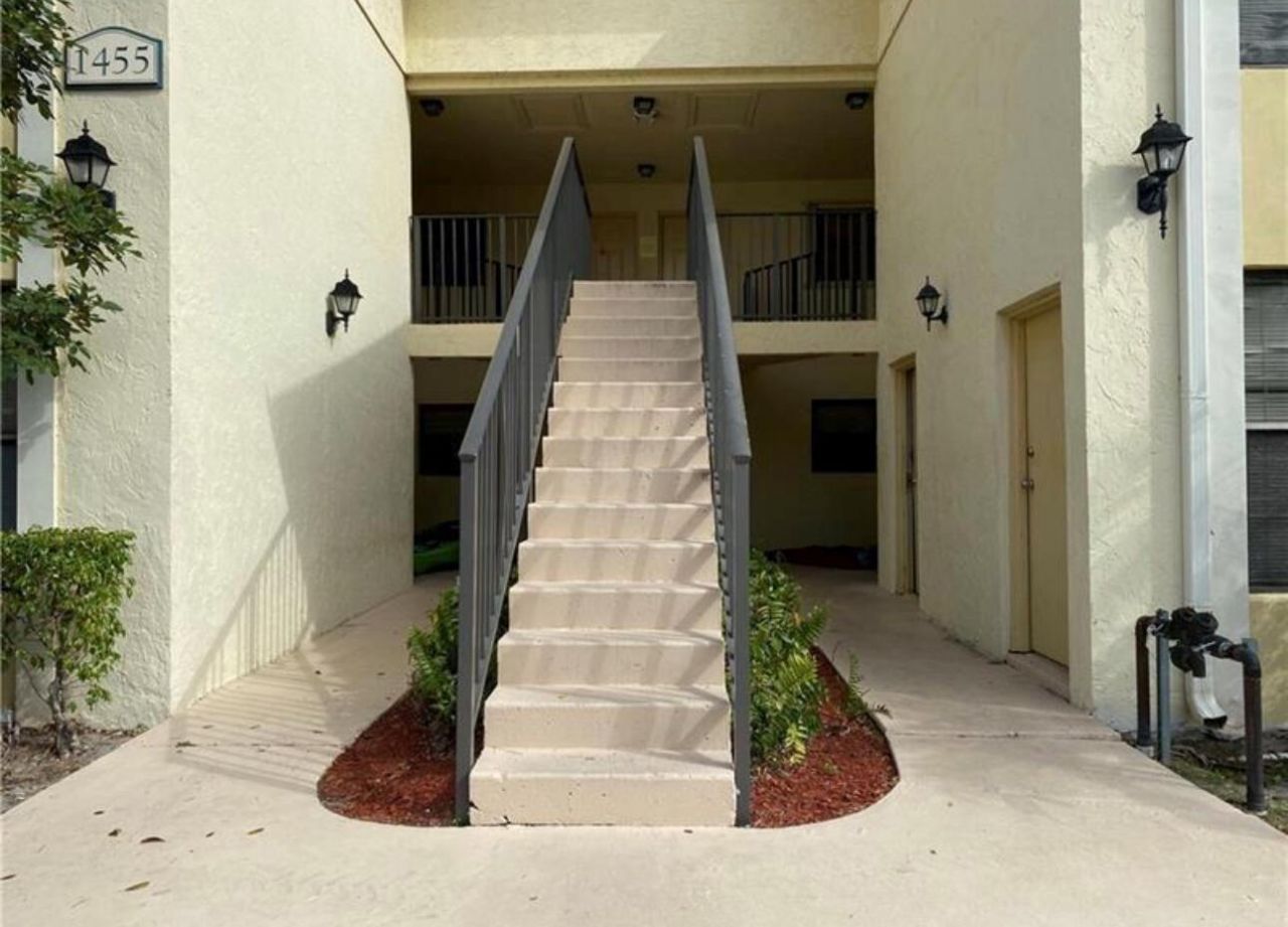 1455 Lake Crystal Drive, Unit H, West Palm Beach, FL 33411 Main Photo