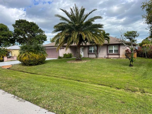 1561 SE Appamattox Terrace, Port St. Lucie, FL 34952