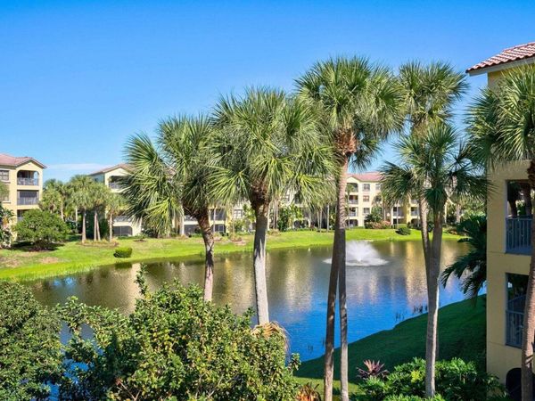 300 Uno Lago Drive, Unit 305, Juno Beach, FL 33408