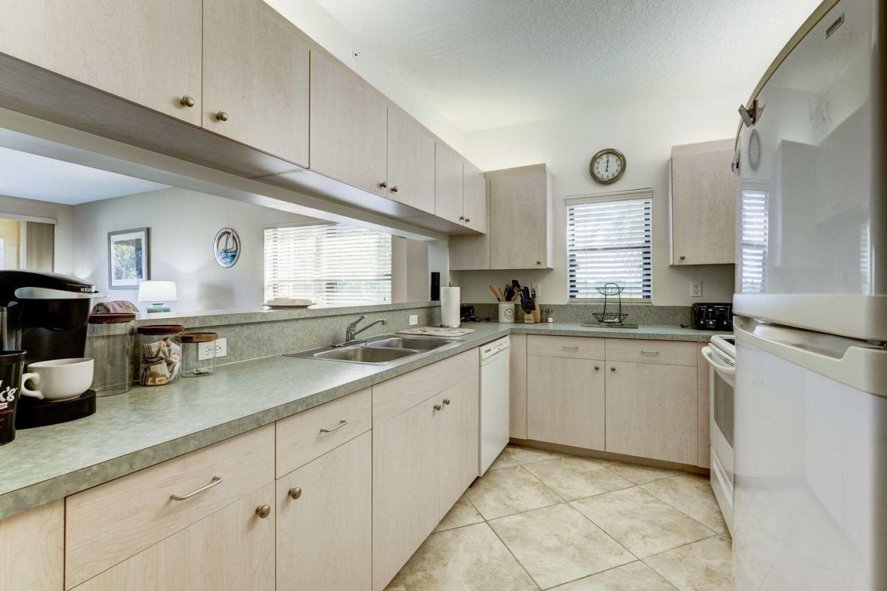 300 Uno Lago Drive, Unit 305, Juno Beach, FL 33408 Photo