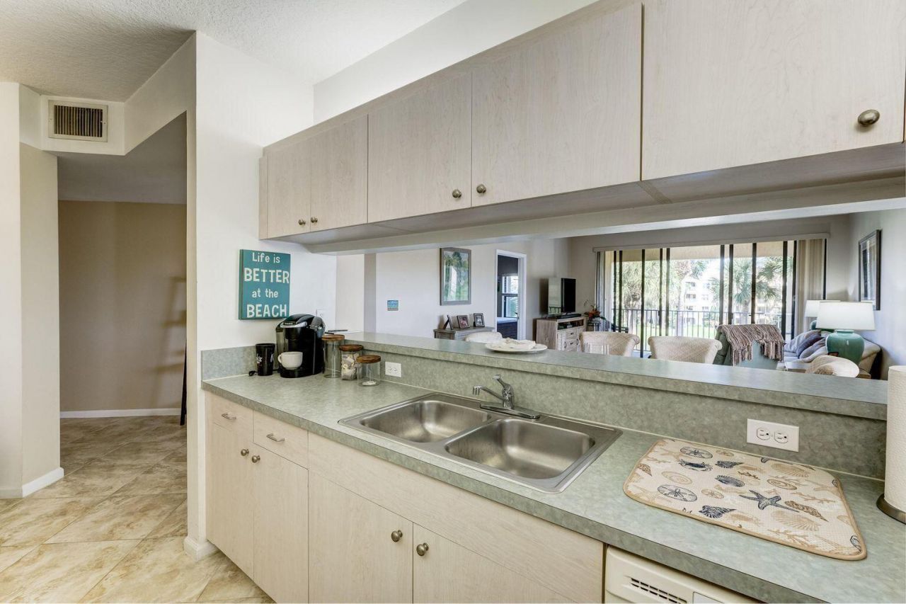 300 Uno Lago Drive, Unit 305, Juno Beach, FL 33408 Photo