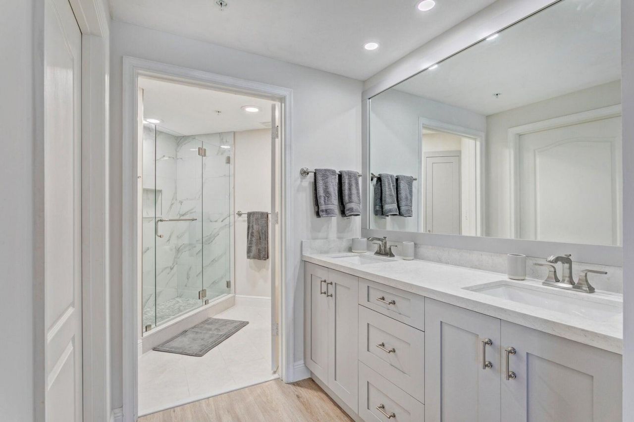 300 Uno Lago Drive, Unit 305, Juno Beach, FL 33408 Photo