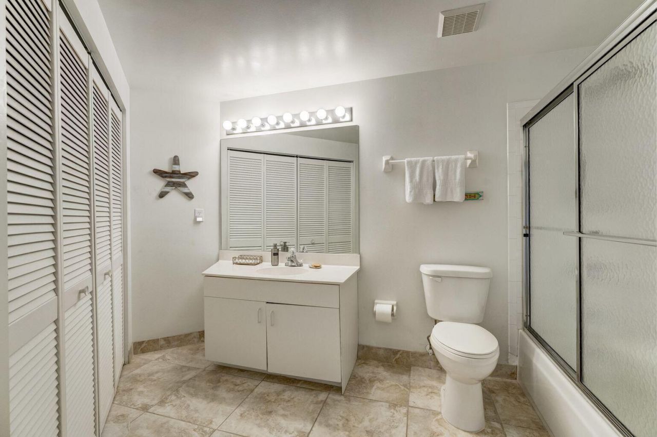 300 Uno Lago Drive, Unit 305, Juno Beach, FL 33408 Photo