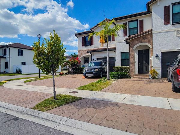 10902 W 33rd Way, Hialeah, FL 33018