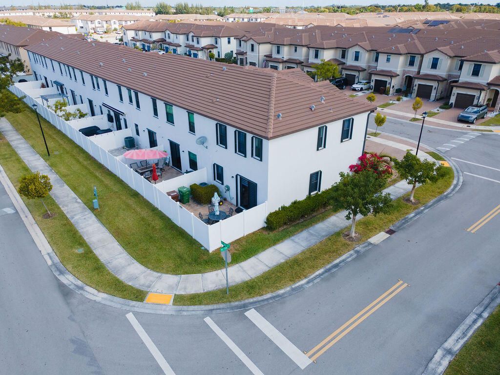 10902 W 33rd Way, Hialeah, FL 33018 Photo