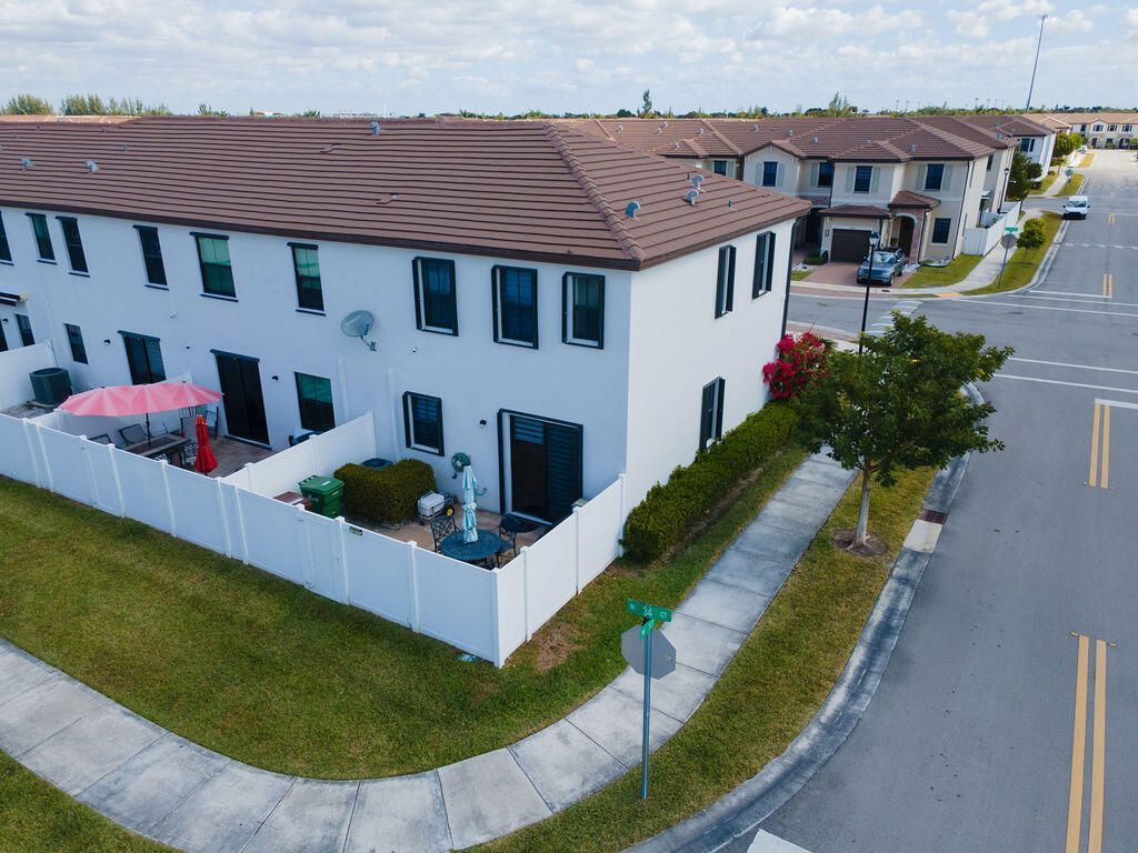 10902 W 33rd Way, Hialeah, FL 33018 Photo