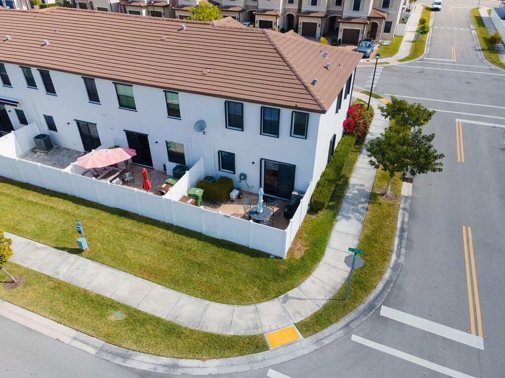 10902 W 33rd Way, Hialeah, FL 33018 Photo