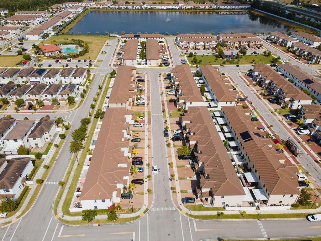 10902 W 33rd Way, Hialeah, FL 33018 Photo