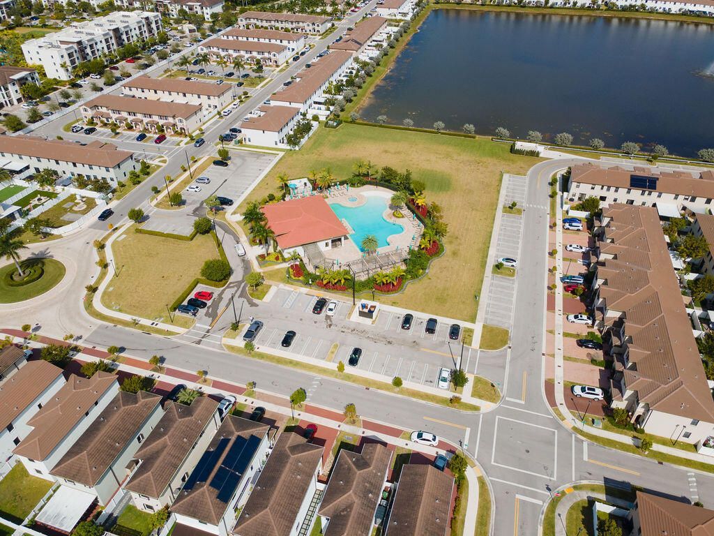 10902 W 33rd Way, Hialeah, FL 33018 Photo