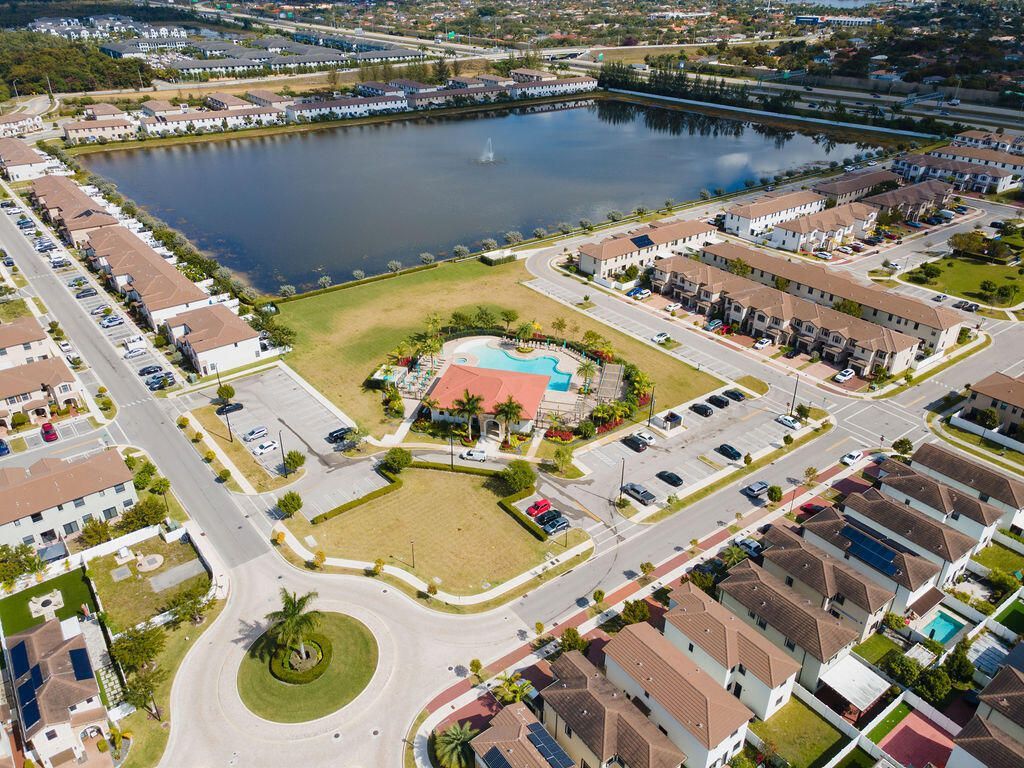 10902 W 33rd Way, Hialeah, FL 33018 Photo