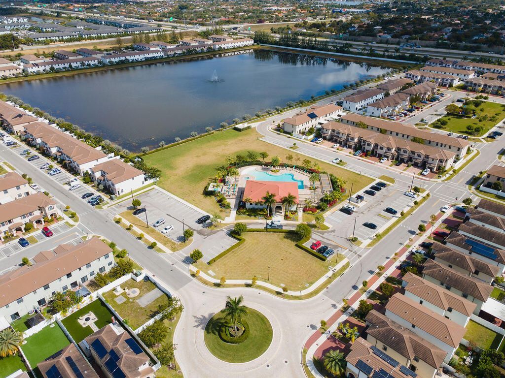 10902 W 33rd Way, Hialeah, FL 33018 Photo