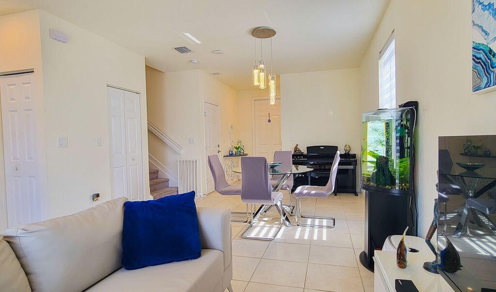 10902 W 33rd Way, Hialeah, FL 33018 Photo