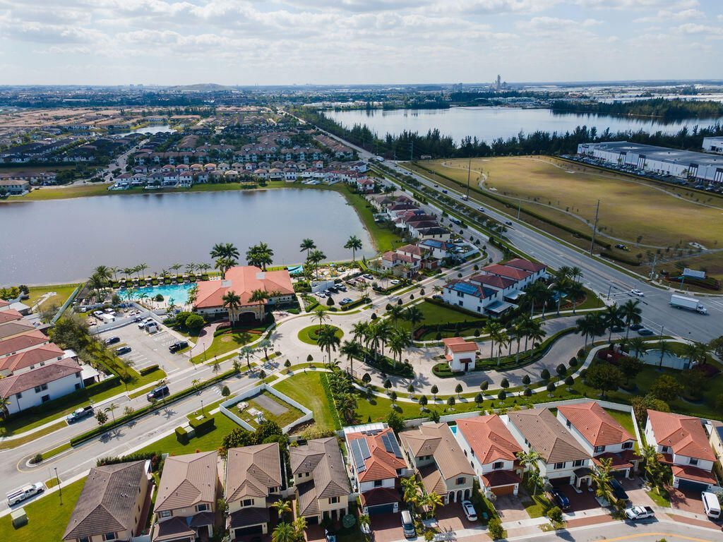 10902 W 33rd Way, Hialeah, FL 33018 Photo