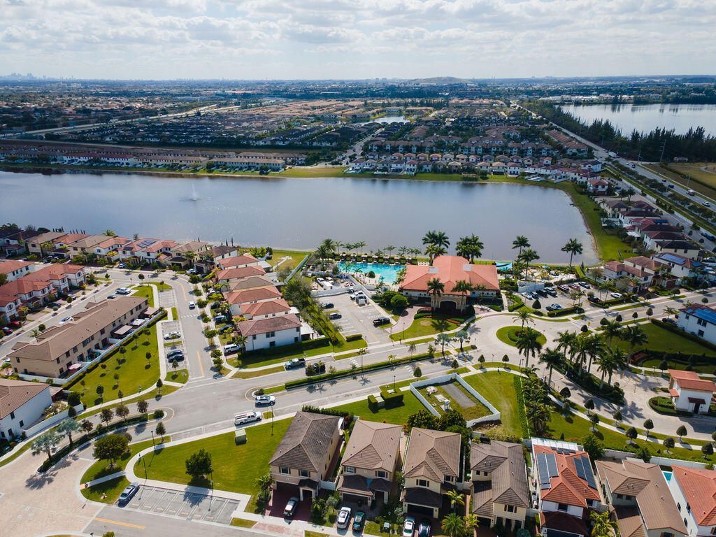 10902 W 33rd Way, Hialeah, FL 33018 Photo