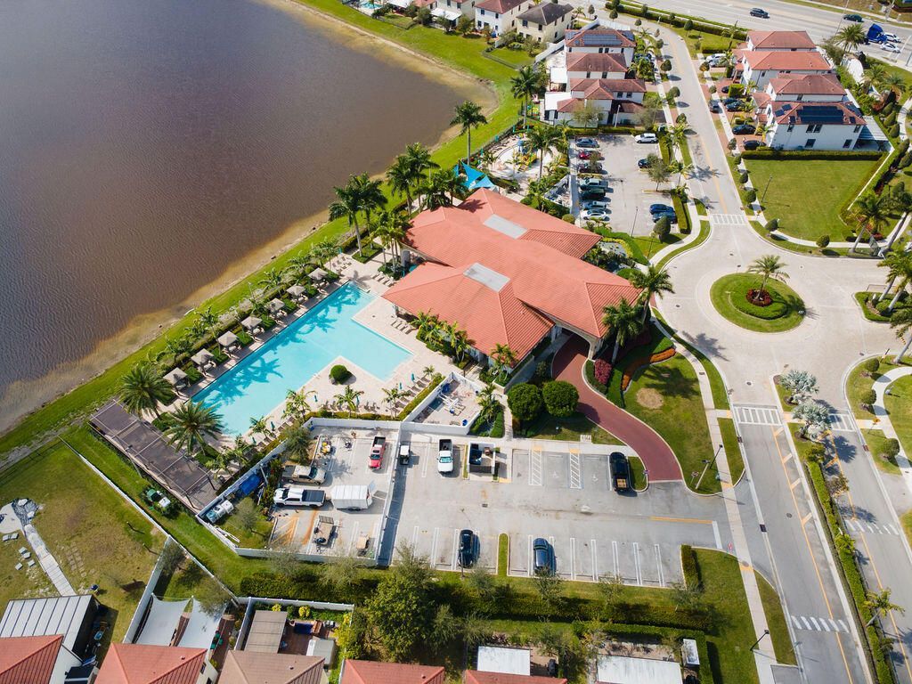 10902 W 33rd Way, Hialeah, FL 33018 Photo