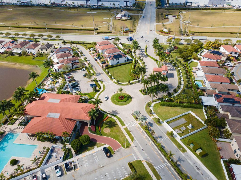 10902 W 33rd Way, Hialeah, FL 33018 Photo