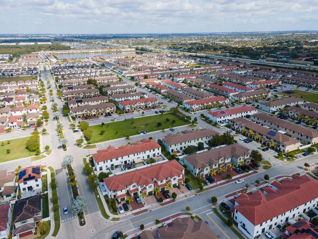 10902 W 33rd Way, Hialeah, FL 33018 Photo