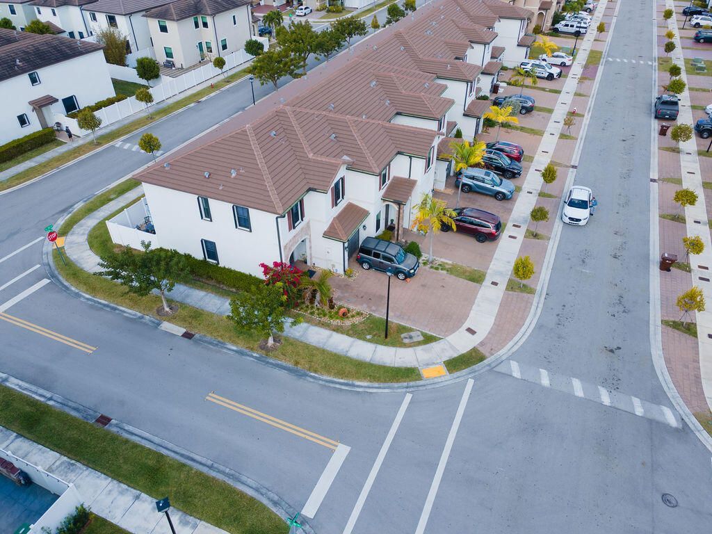 10902 W 33rd Way, Hialeah, FL 33018 Photo