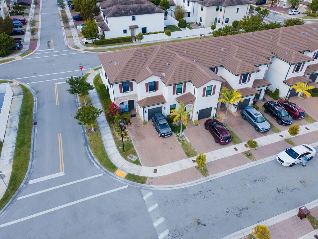 10902 W 33rd Way, Hialeah, FL 33018 Photo