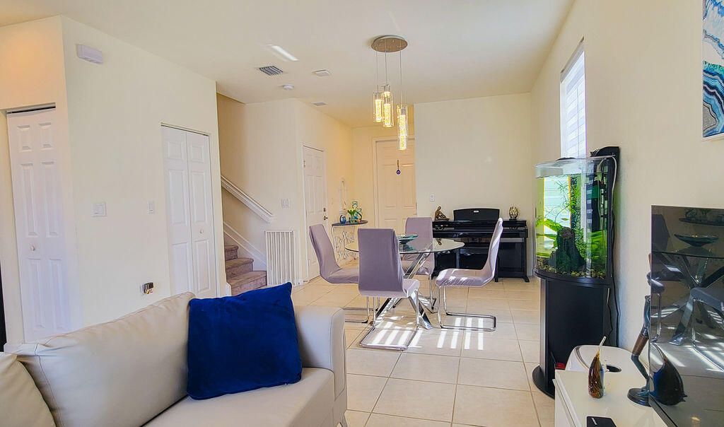 10902 W 33rd Way, Hialeah, FL 33018 Photo