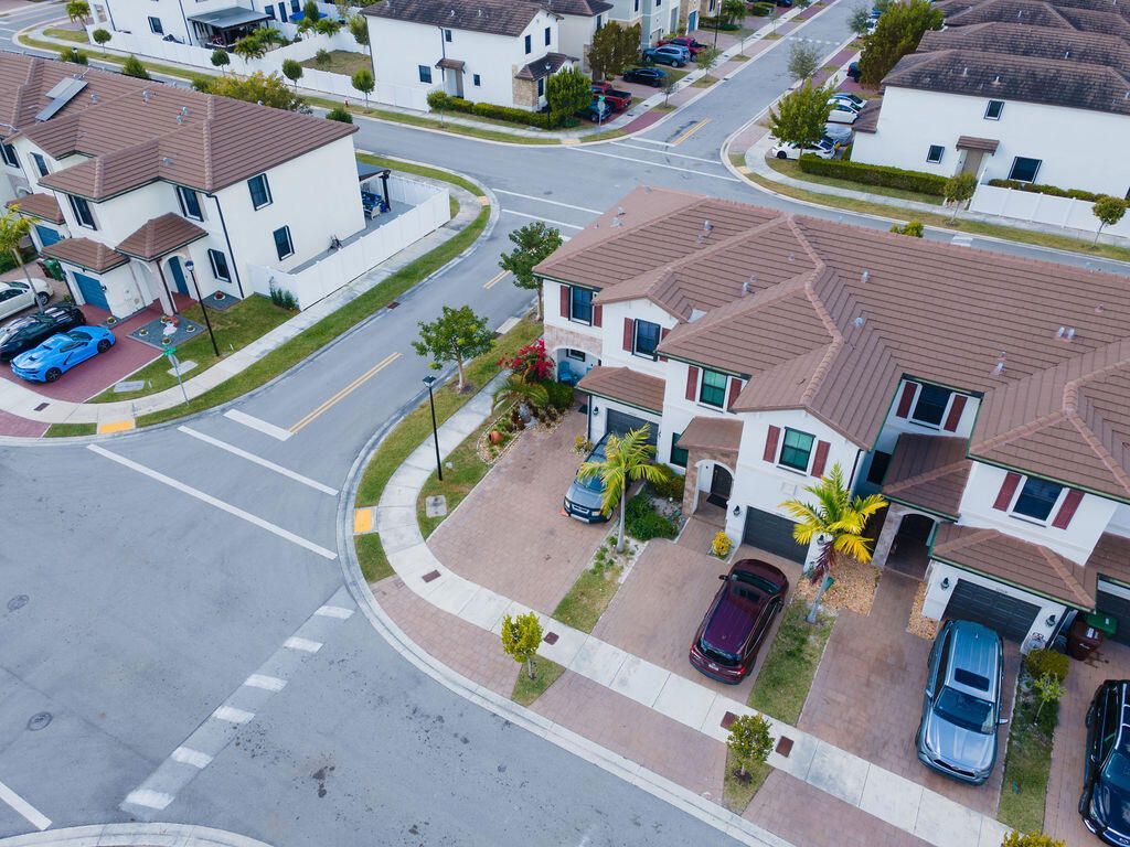 10902 W 33rd Way, Hialeah, FL 33018 Photo