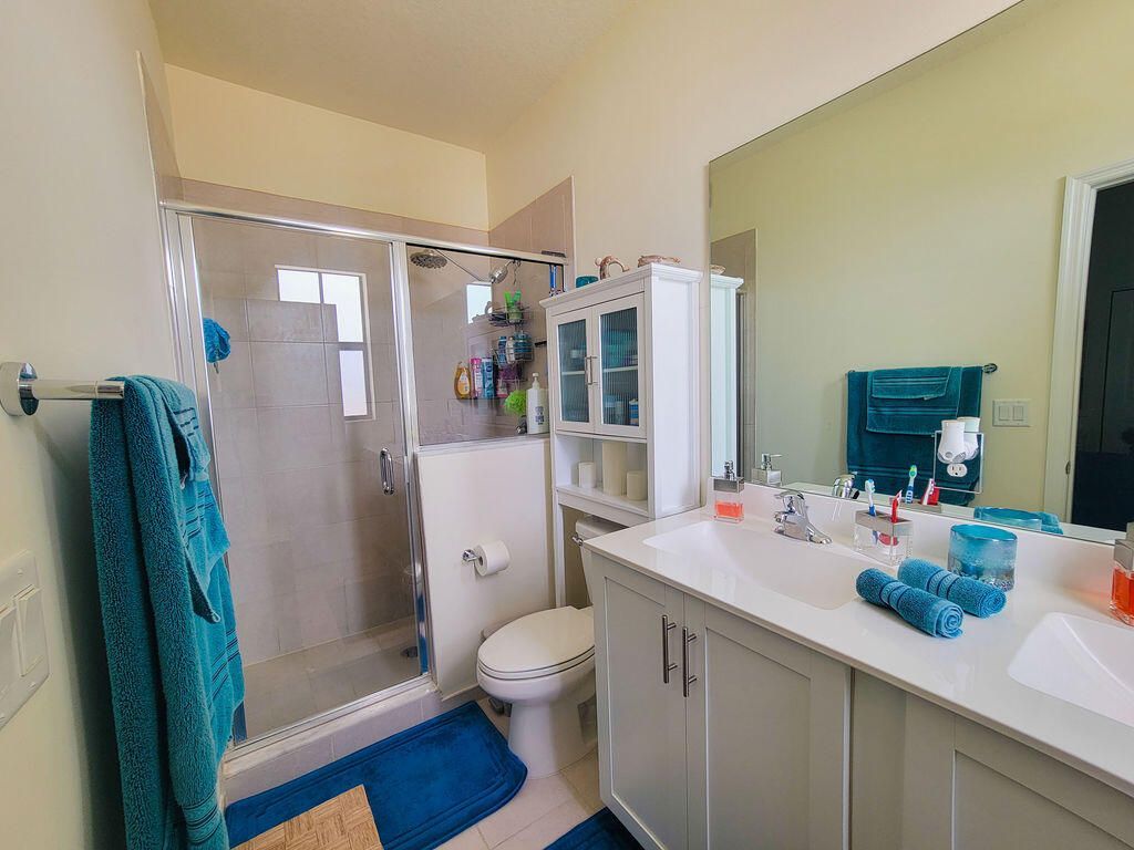 10902 W 33rd Way, Hialeah, FL 33018 Photo