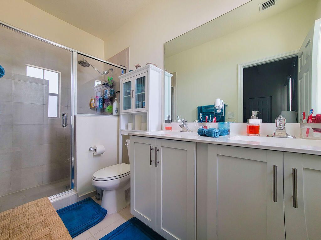 10902 W 33rd Way, Hialeah, FL 33018 Photo