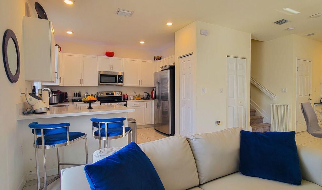 10902 W 33rd Way, Hialeah, FL 33018 Photo