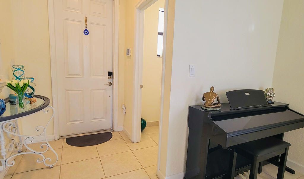 10902 W 33rd Way, Hialeah, FL 33018 Photo