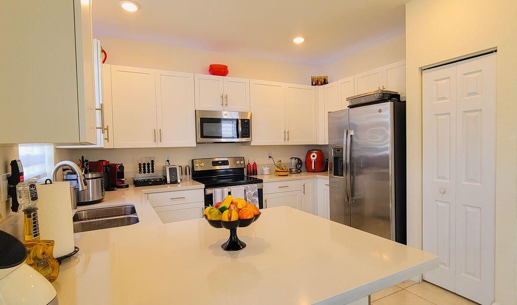 10902 W 33rd Way, Hialeah, FL 33018 Photo