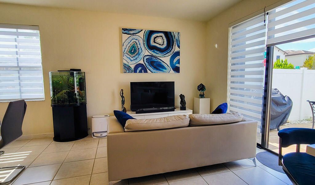 10902 W 33rd Way, Hialeah, FL 33018 Photo