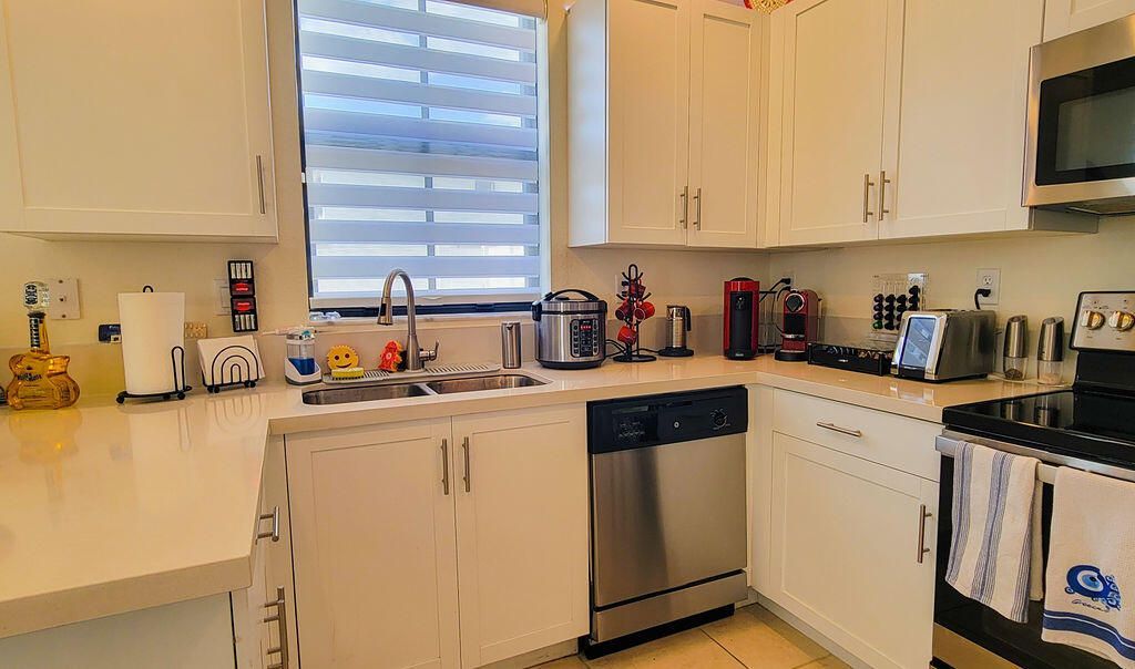 10902 W 33rd Way, Hialeah, FL 33018 Photo