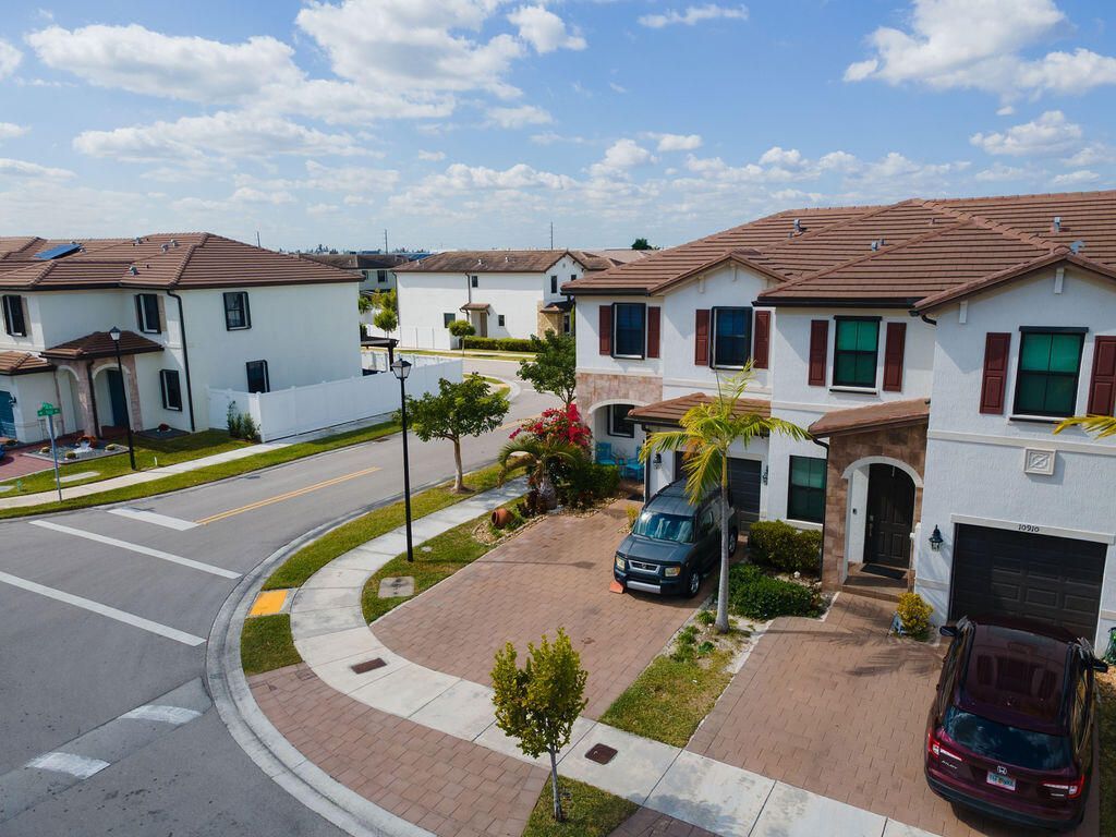 10902 W 33rd Way, Hialeah, FL 33018 Photo