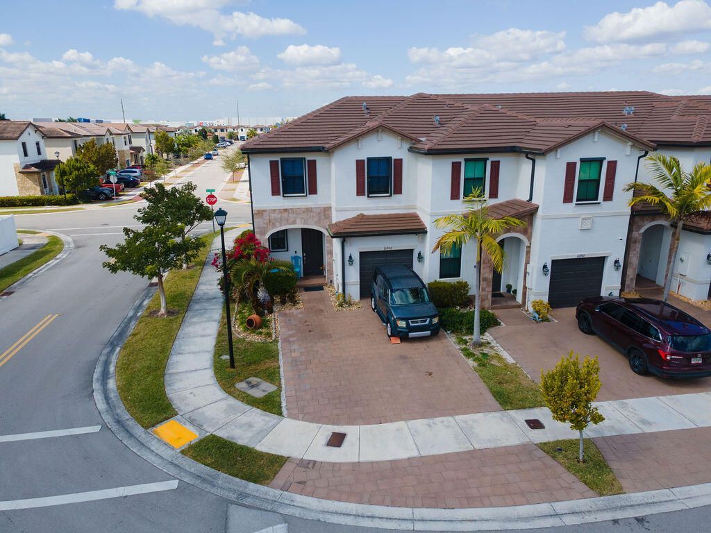 10902 W 33rd Way, Hialeah, FL 33018 Photo