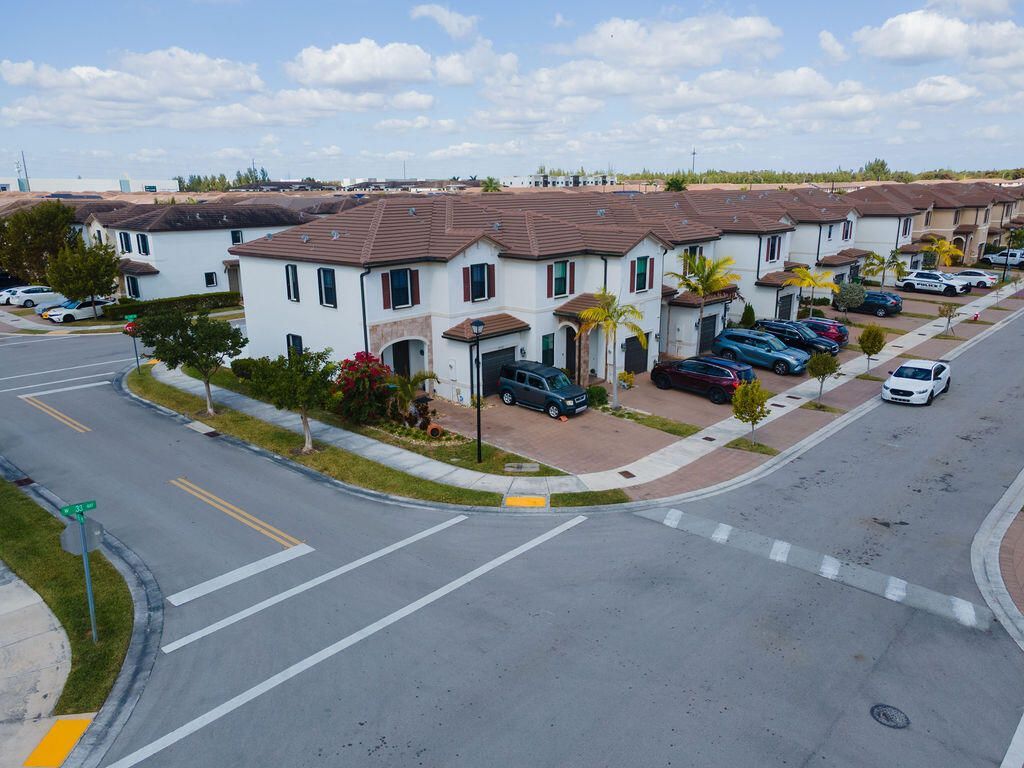 10902 W 33rd Way, Hialeah, FL 33018 Photo