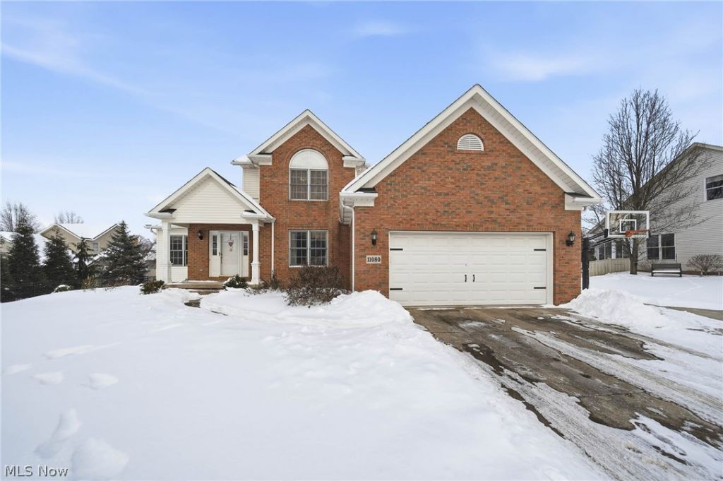 11080 Dunsby Avenue Nw, Uniontown, OH 44685 Main Photo