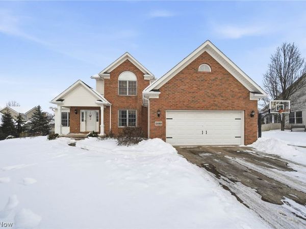 11080 Dunsby Avenue NW, Uniontown, OH 44685