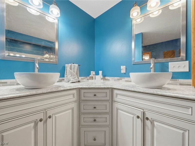 11080 Dunsby Avenue NW, Uniontown, OH 44685 Photo 32