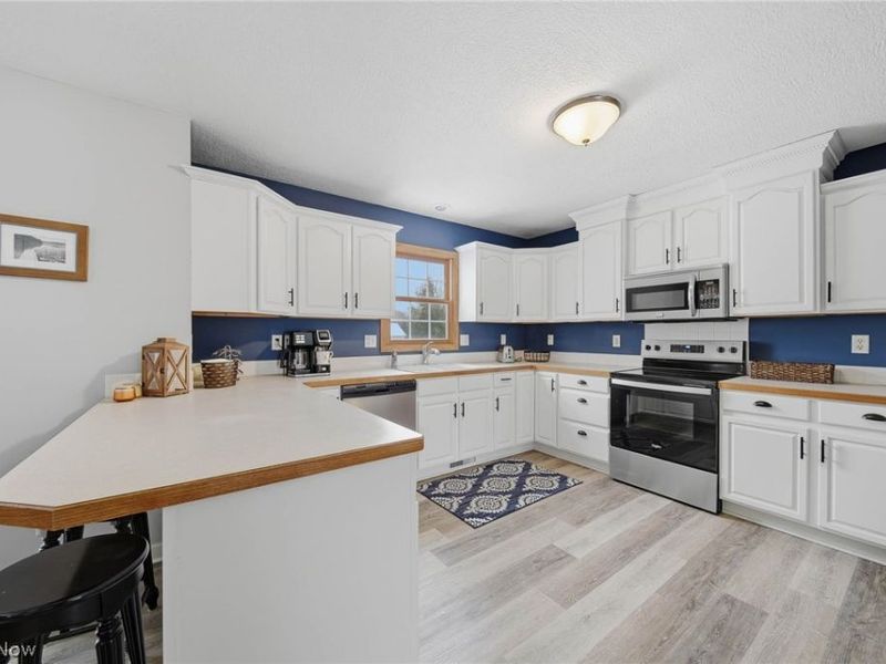 11080 Dunsby Avenue NW, Uniontown, OH 44685 Photo 9