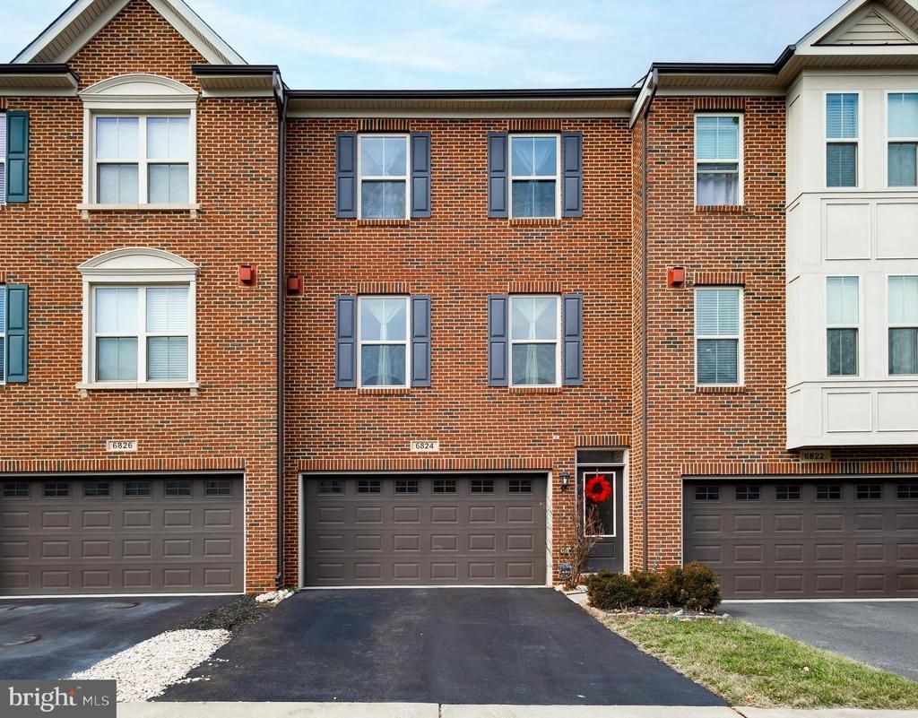 6824 William White Way, Haymarket, VA 20169 Main Photo