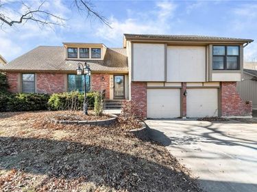 4070 SW Lido Drive, Lee's Summit, MO 64082