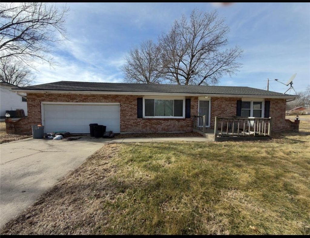 700 Kay Drive, Lathrop, MO 64465 Main Photo