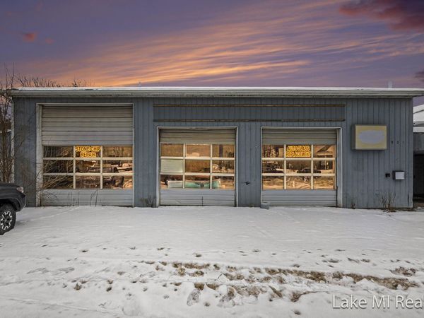 901 Riverview Drive, Kalamazoo, MI 49048