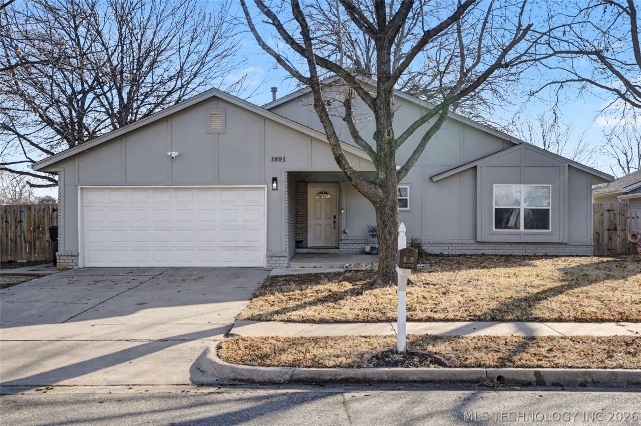 3803 S Walnut Place, Broken Arrow, OK 74011 Main Photo