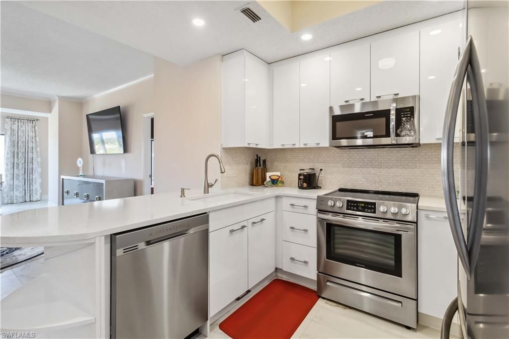 900 Arbor Lake Dr, Unit 9-505, Naples, FL 34110 Photo