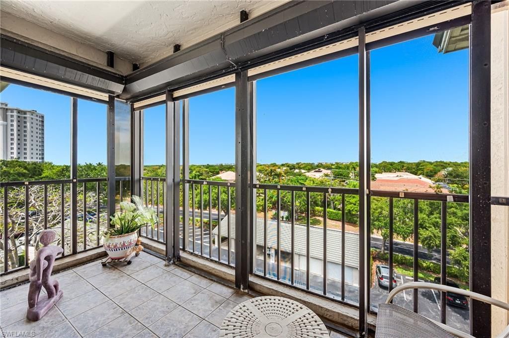 900 Arbor Lake Dr, Unit 9-505, Naples, FL 34110 Photo