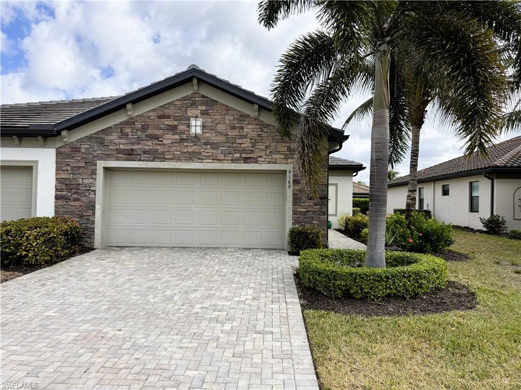 9169 Glenforest Dr, Naples, FL 34120 Main Photo