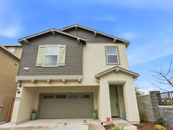 898 Lake Park Circle, Galt, CA 95632